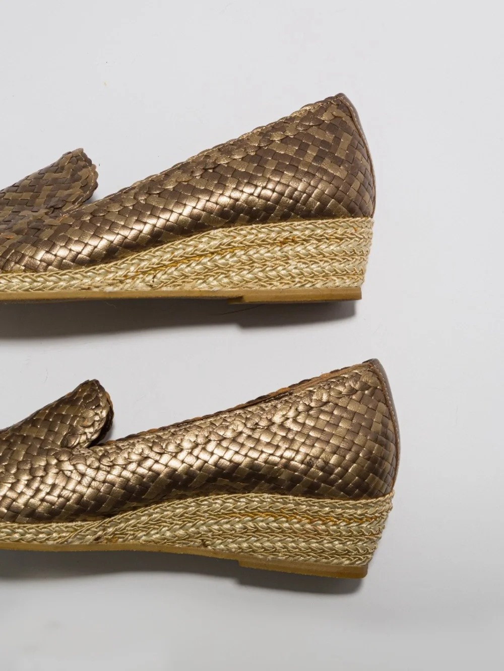 Andre Assous metallic woven espadrille wedge 8